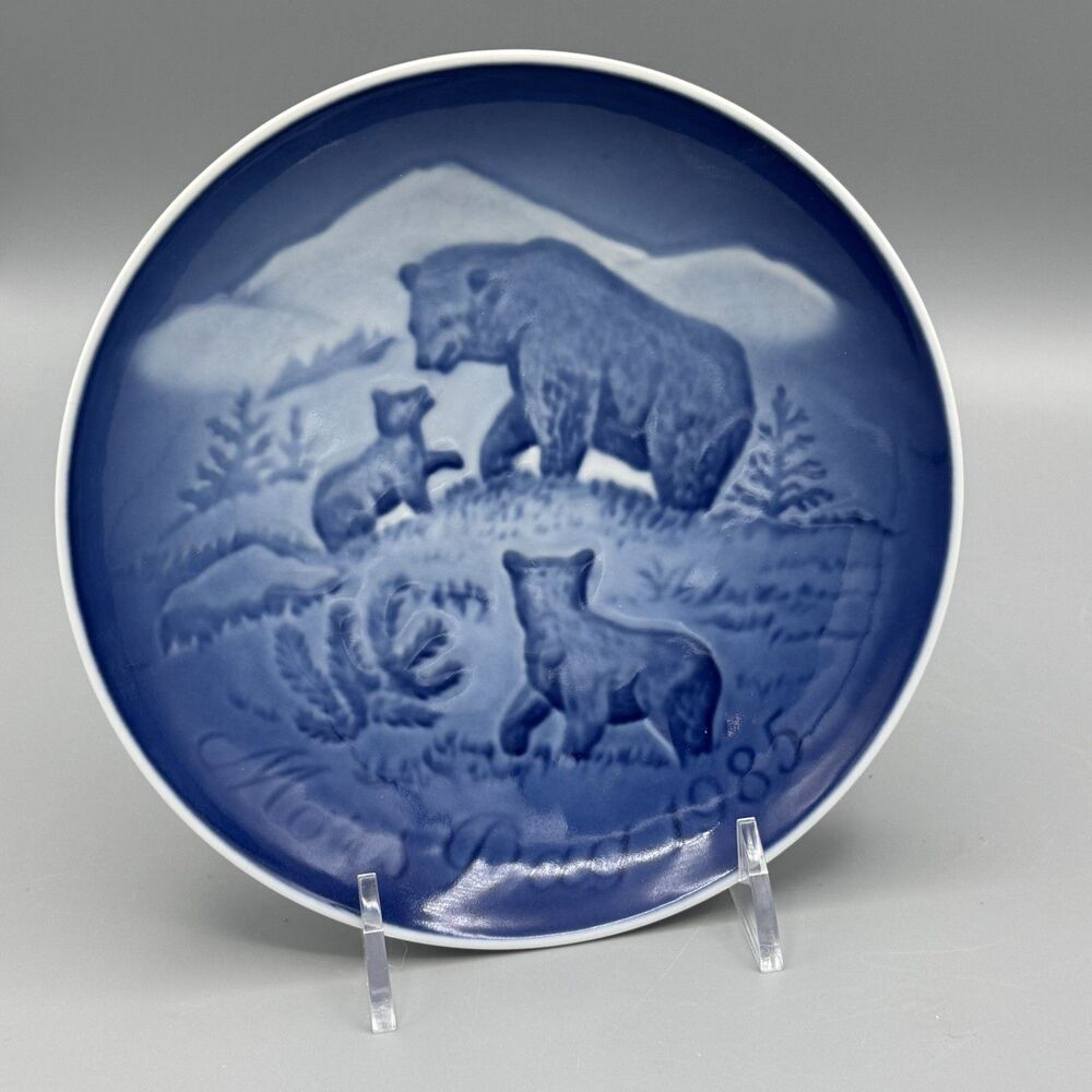 1985 Bing and Grondahl Blue White Mors Dag Mothers Day Plate Bear and Cubs